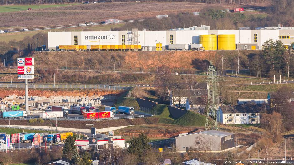 Germany Amazon workers strike over pay, data protection DW 05/02/2022