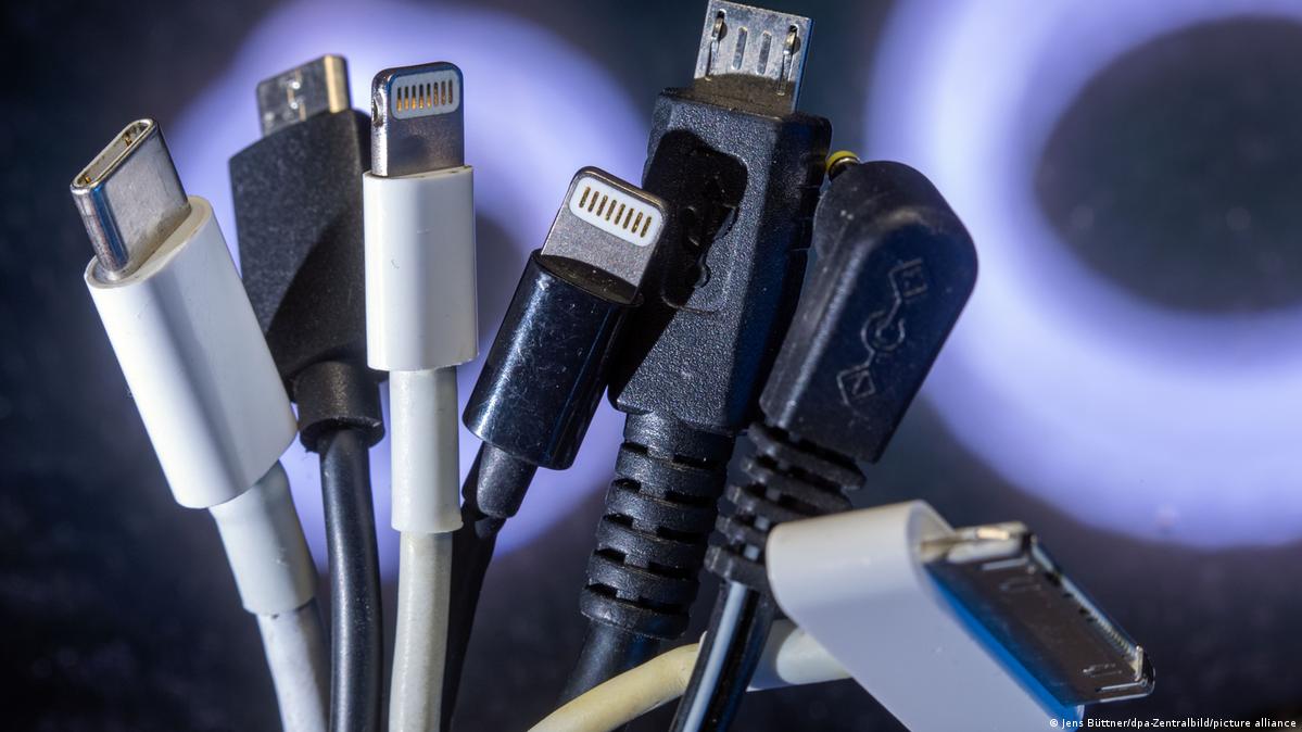 EU mandates single charger for mobile devices DW 10/04/2022