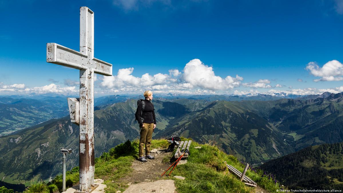 The best mountain hiking trails in Europe DW 10/28/2022