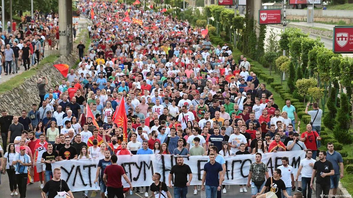 North Macedonia 'Indecent' proposal from EU divides nation DW 07