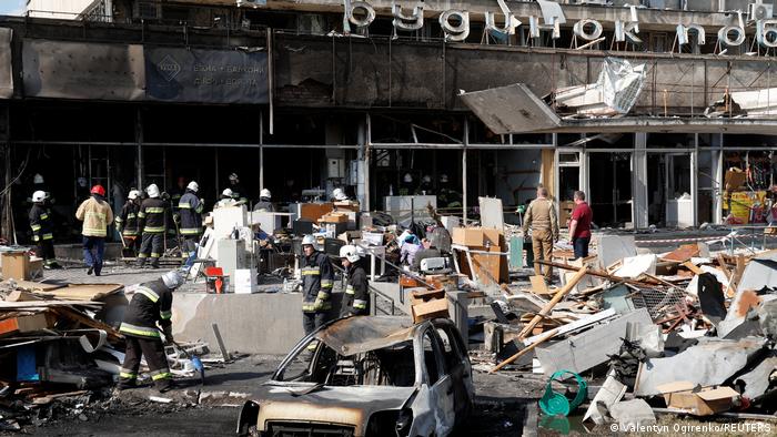 Розбір завалів після ракетного удару по Вінниці з боку військ РФ, 14 липня 2022 року