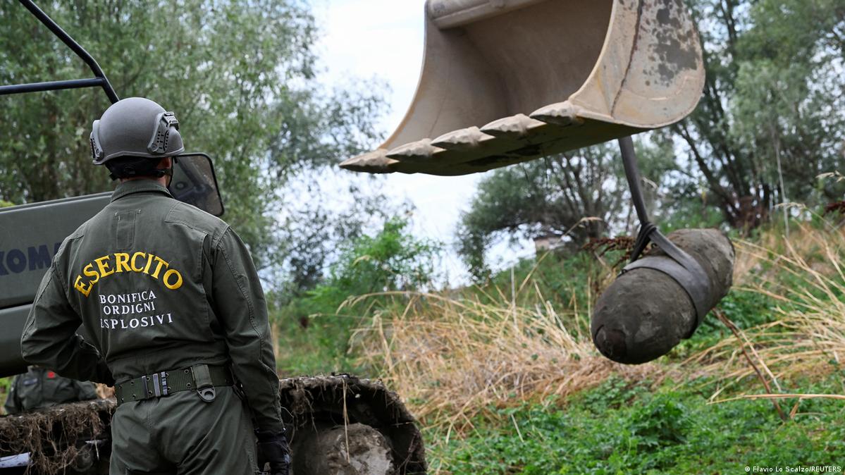 WWII bomb found in Po River detonated safely DW 08/08/2022