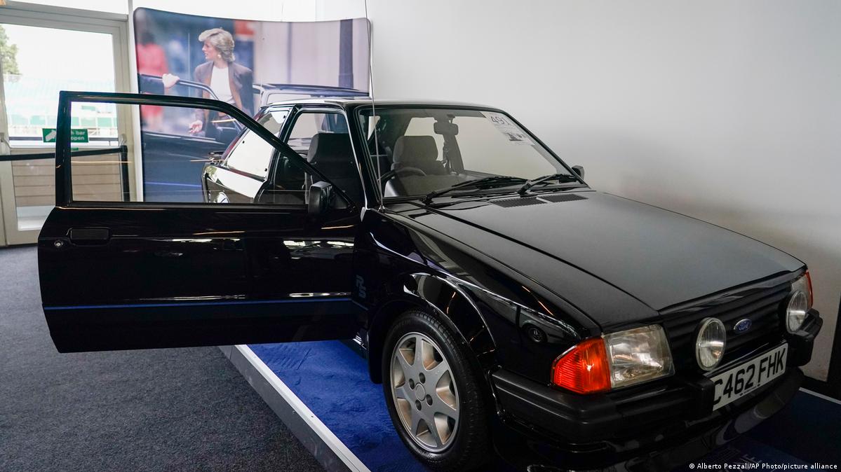 Princess Diana's Ford Escort sells for £650,000 at auction DW 08/28