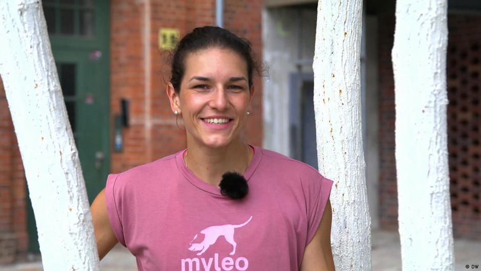 Exercising shoulders and arms DW 09/23/2022