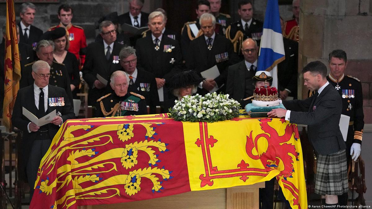 Queen Elizabeth II honored at Scotland's St.Giles' Cathedral DW 09