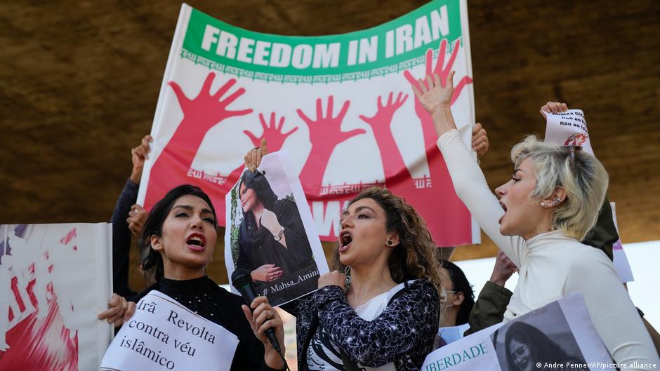 Iran protests spread worldwide DW 09/24/2022