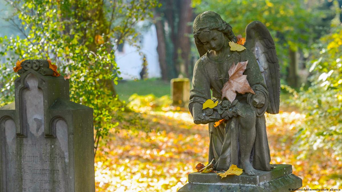 R.I.P. German funeral rites DW 11/01/2022