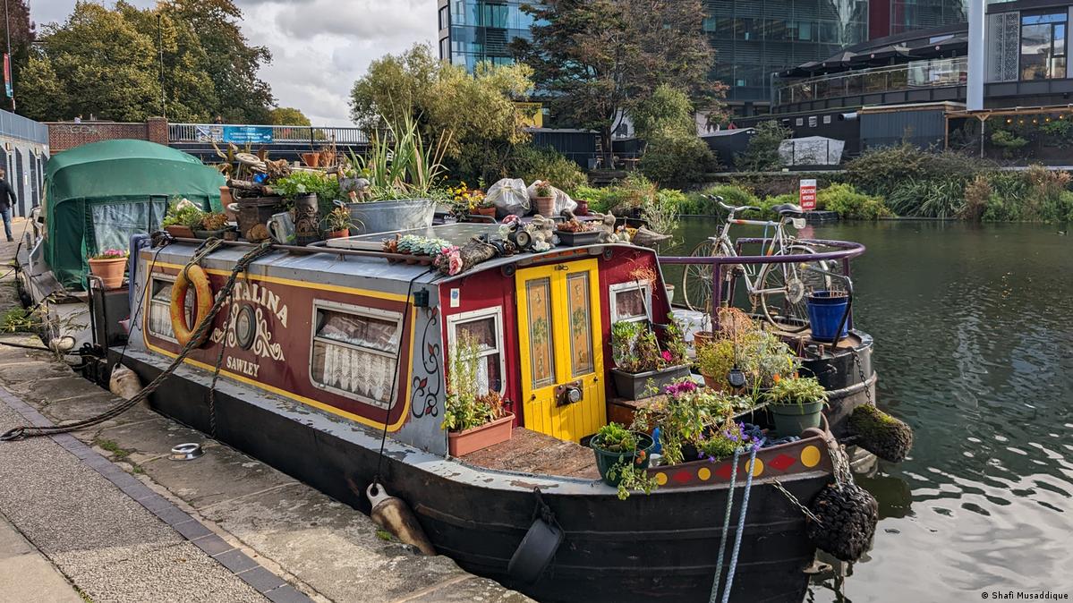 Cost of living hits Britons living off the grid DW 10/23/2022