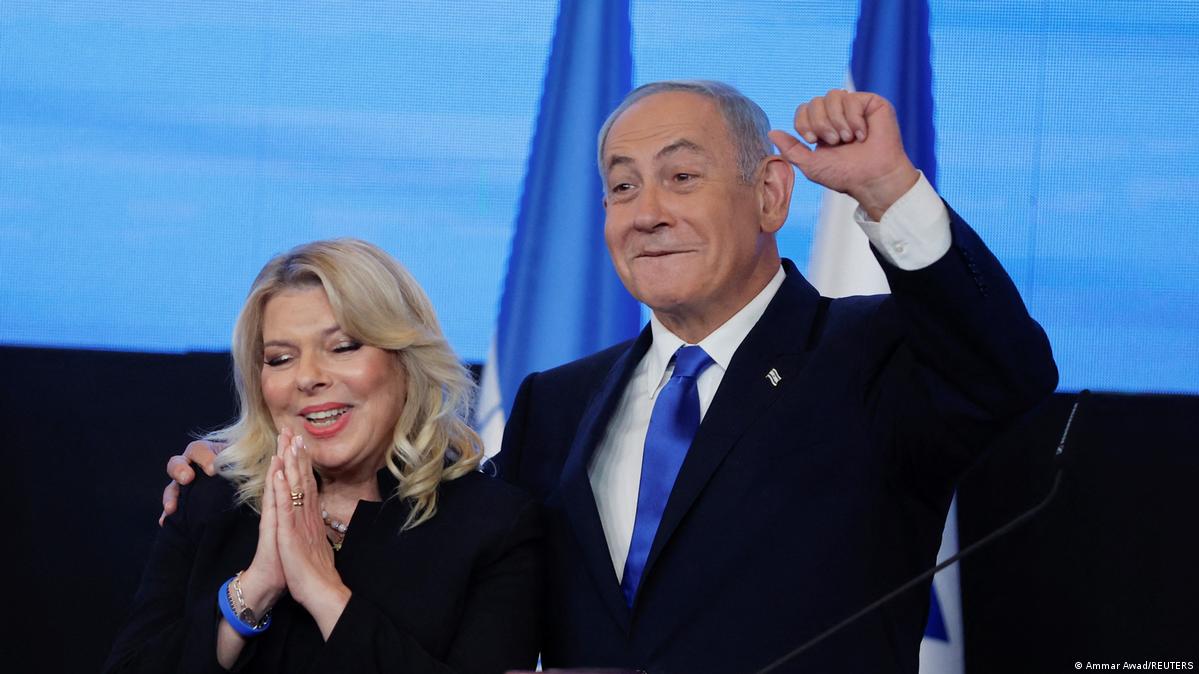 Benjamin Netanyahu wins majority in Israeli election DW 11/03/2022