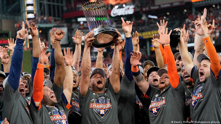 US Astros defeat the Phillies in baseball World Series DW 11/06/2022