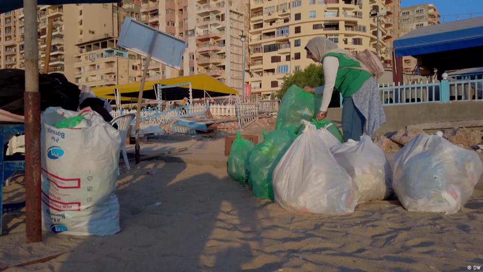 Tackling plastic waste in Egypt DW 11/10/2022