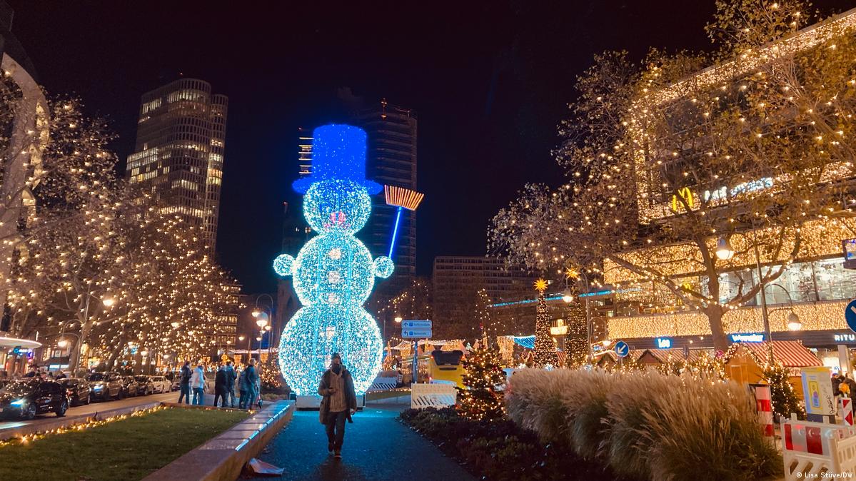 Germany's energy crisis Christmas lights under scrutiny DW 11/30/2022
