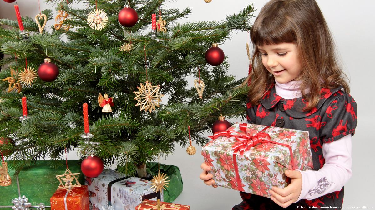 10 German Christmas traditions and their origins DW 12/24/2022