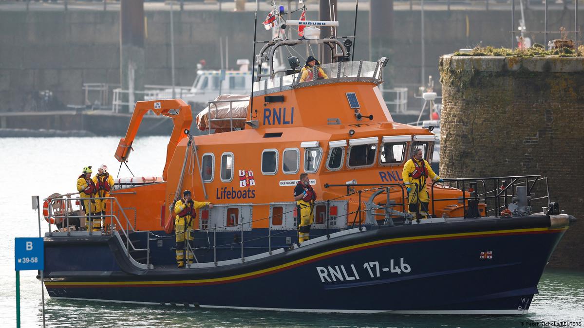 Rescue underway in English Channel after refugee boat sinks DW 12