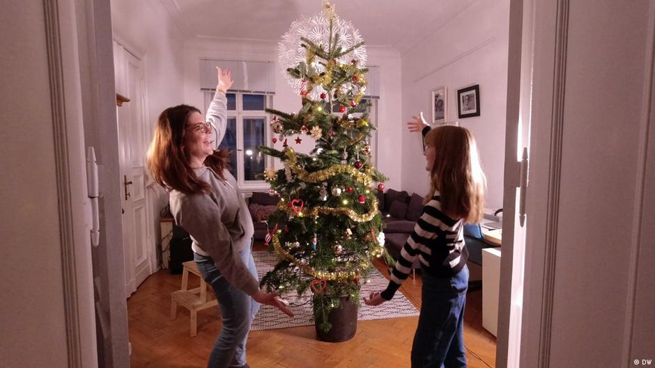 Sustainable Trend Rent a Christmas tree! DW 12/17/2022