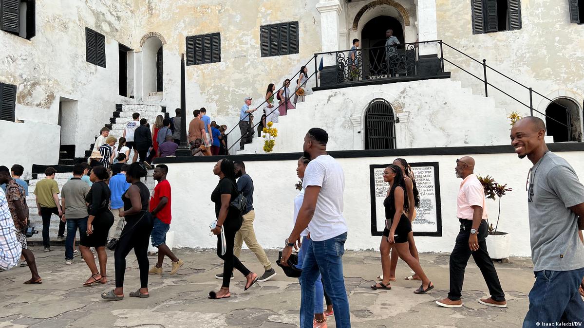 Au Ghana, des AfroAméricains renouent avec leur histoire DW 24/03/2023