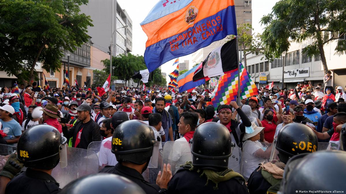 Peru Antigovernment protests move from regions to Lima DW 01/20/2023