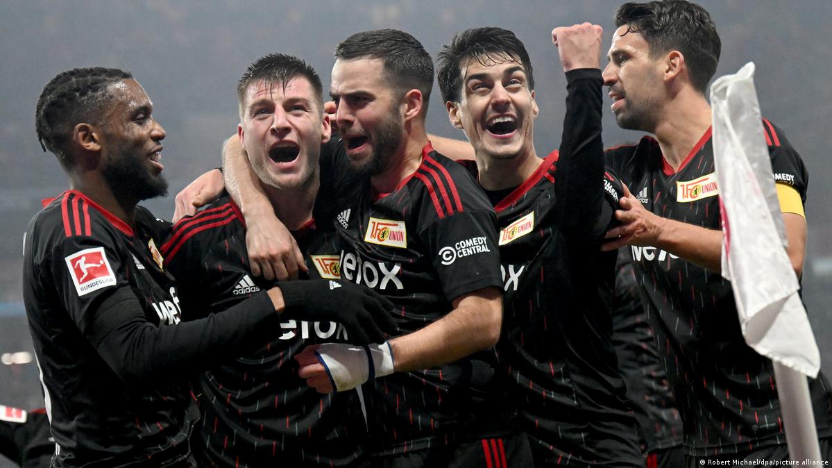 Union Berlin hot on Bayern's tail after RB Leipzig comeback DW 02