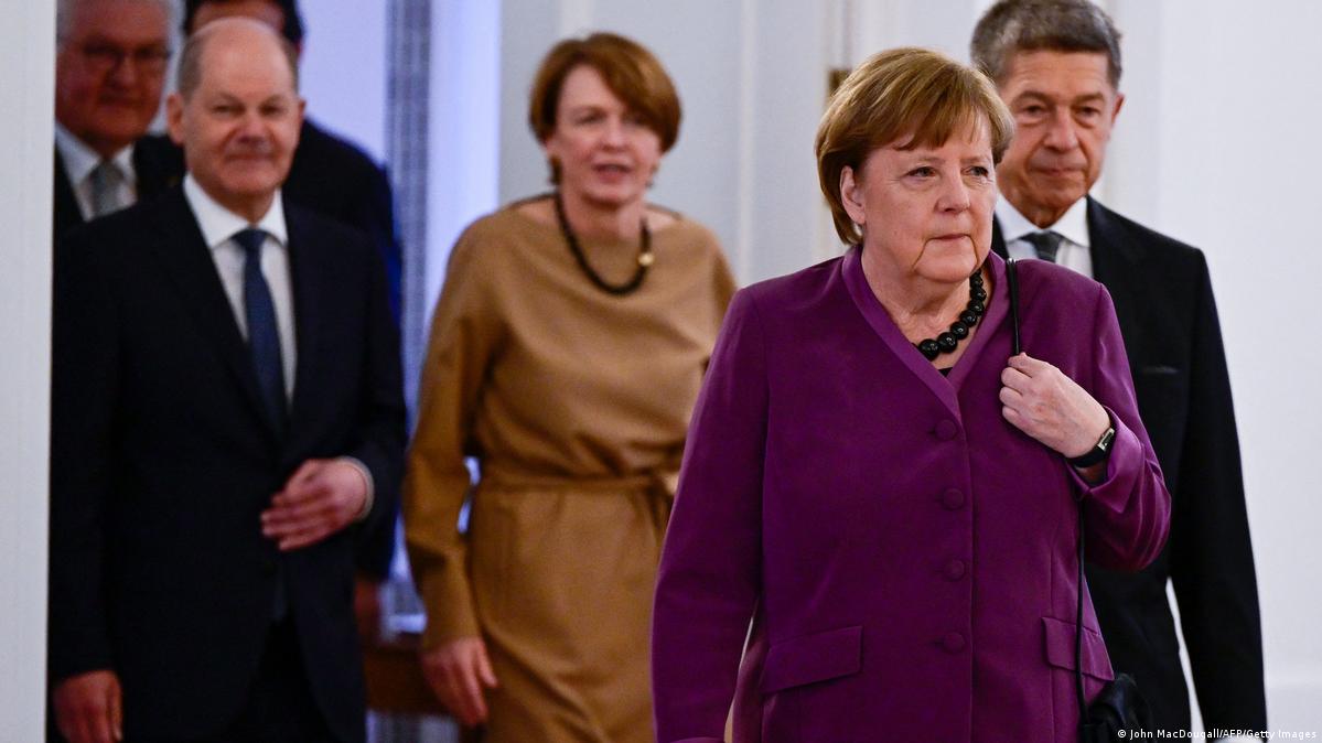 Angela Merkel receives Germany's highest Order of Merit DW 04/17/2023