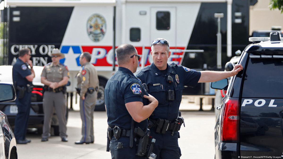 Texas mall shooting Police search for motive after rampage DW 05