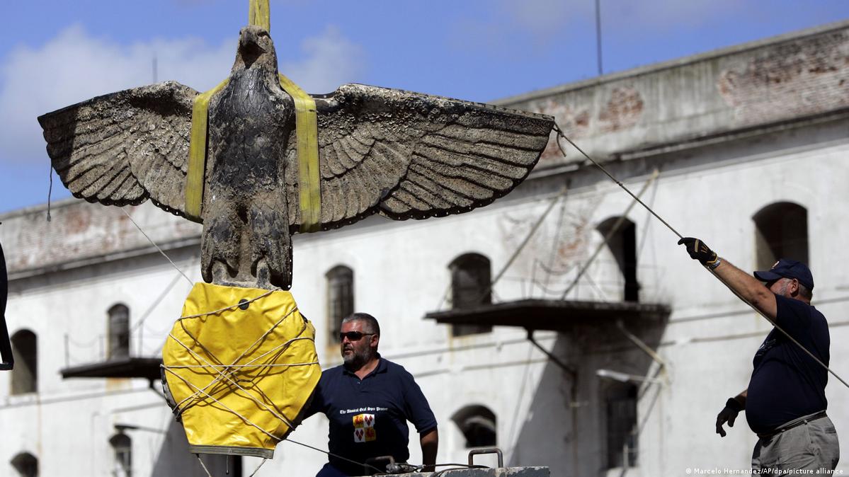 Uruguay to melt down bronze Nazi eagle and recast it as dove DW 06