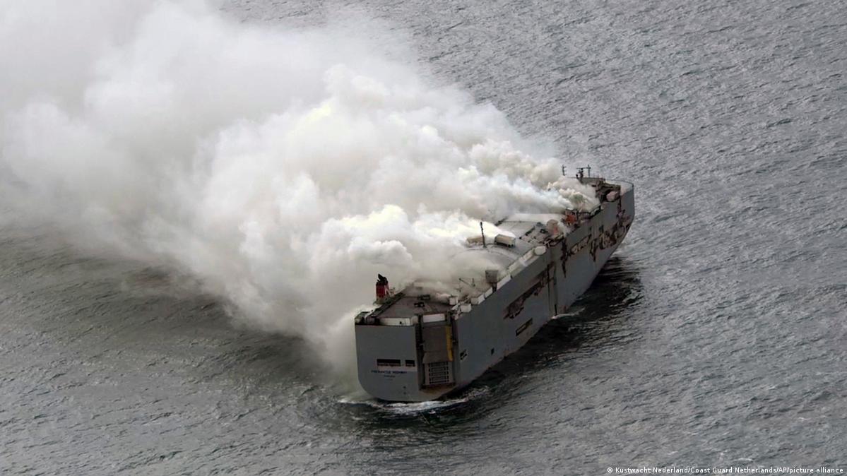 Autofrachter in der Nordsee in Flammen DW 26.07.2023