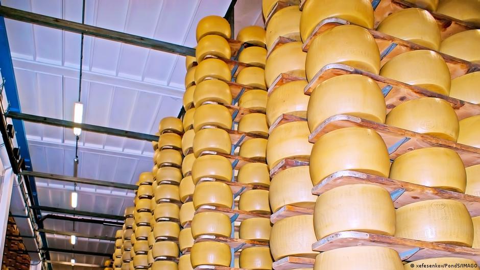 Italian man crushed to death by Grana Padano cheese wheels DW 08/07/2023