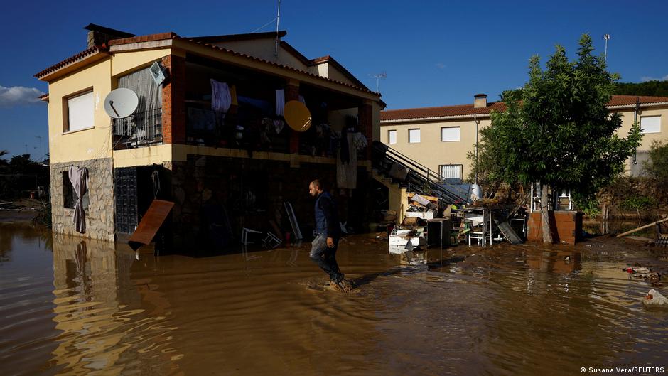 Flash floods in Spain claim at least three dead DW 09/05/2023
