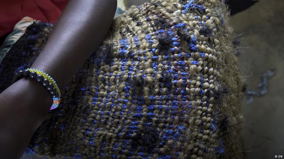 Kenya community turning harmful hair extensions into carpets DW 02
