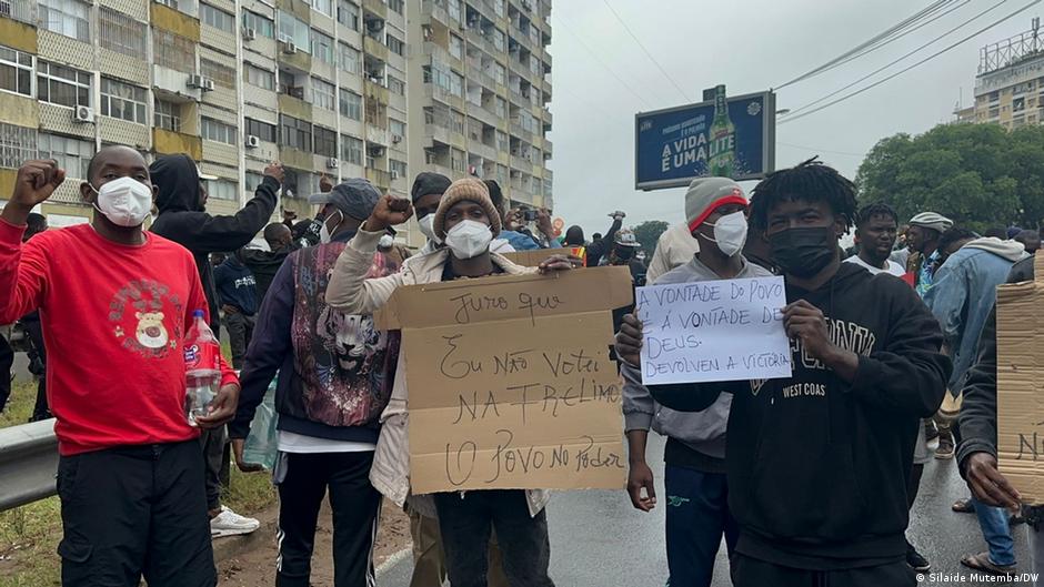 Terceira fase de protestos conta com apoio da oposição DW 30/10/2024