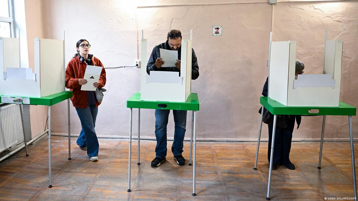 election Exit polls give conflicting forecasts DW 10/26/2024