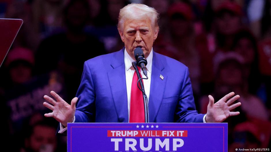 Donald Trump attacks Kamala Harris at New York City rally DW 10/28/2024