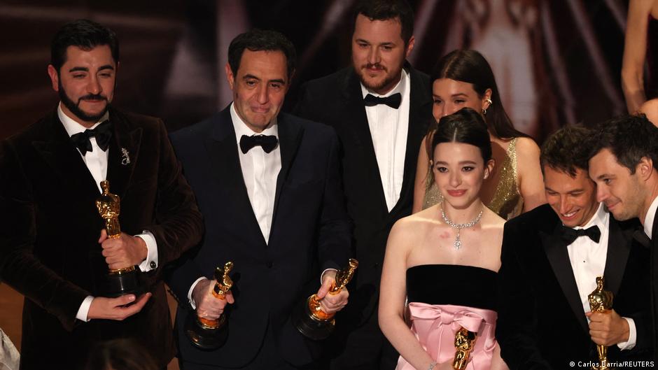 'Anora' dominates Oscars 2025, wins best picture DW 03/03/2025