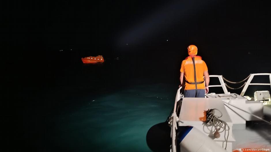 Cargo ship with 10 crew sinks off Turkey coast — authorities Cargo ship with 10 crew sinks off Turkey coast — authorities