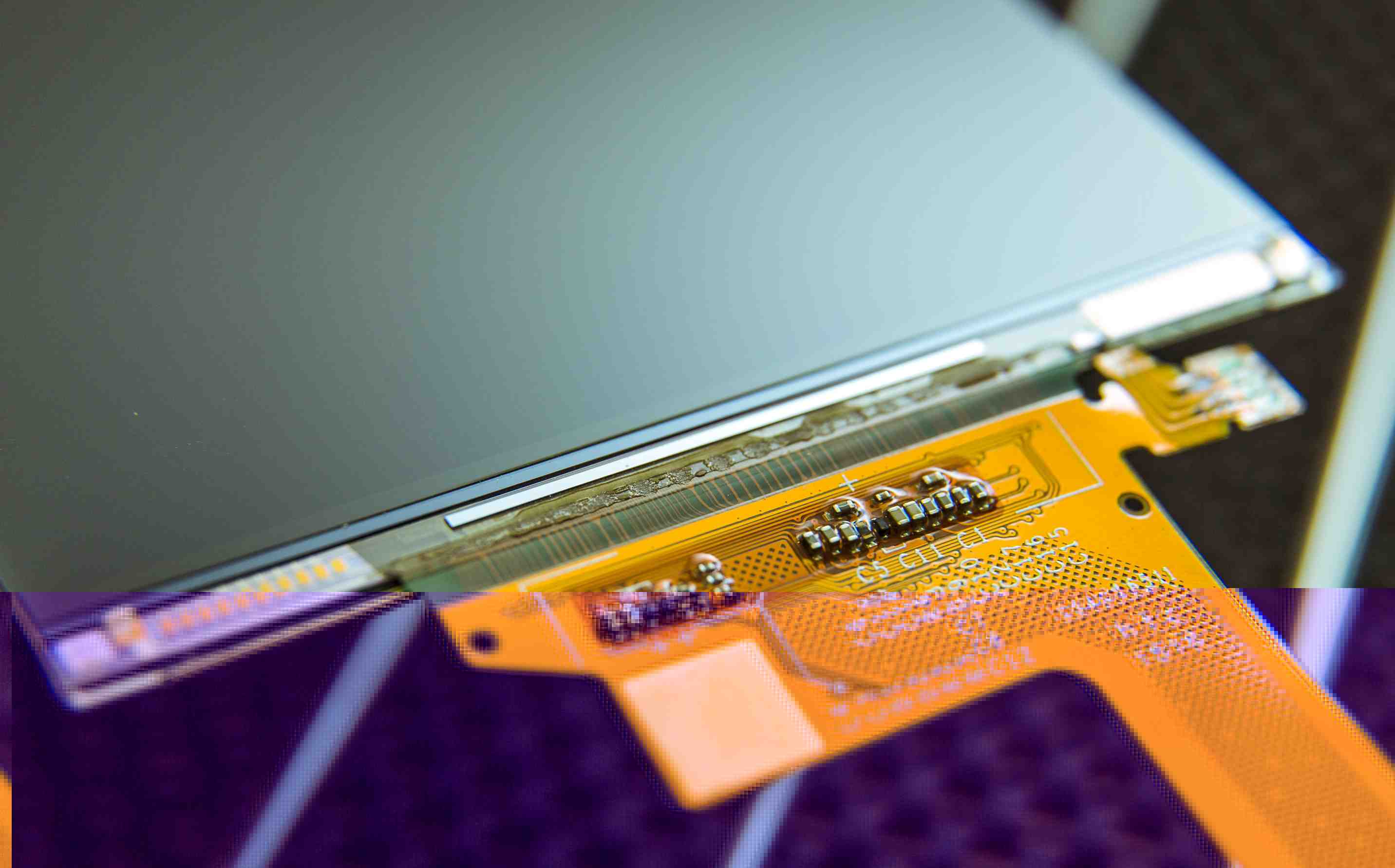 Synaptics touch display driver cuts borders to 4mm