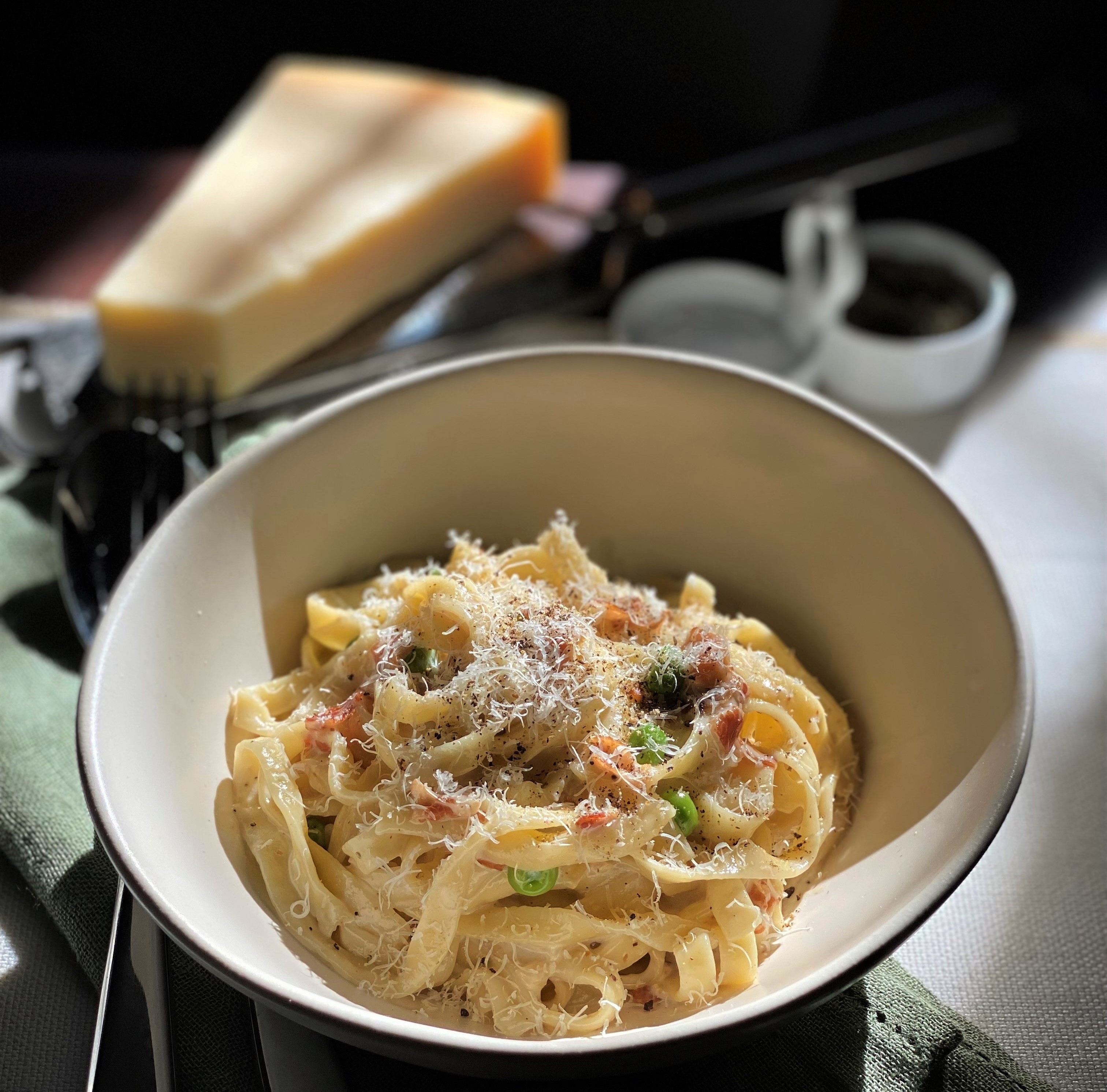 Fettuccini Alfredo With Prosciutto And Peas Emeril Lagasse on Sale