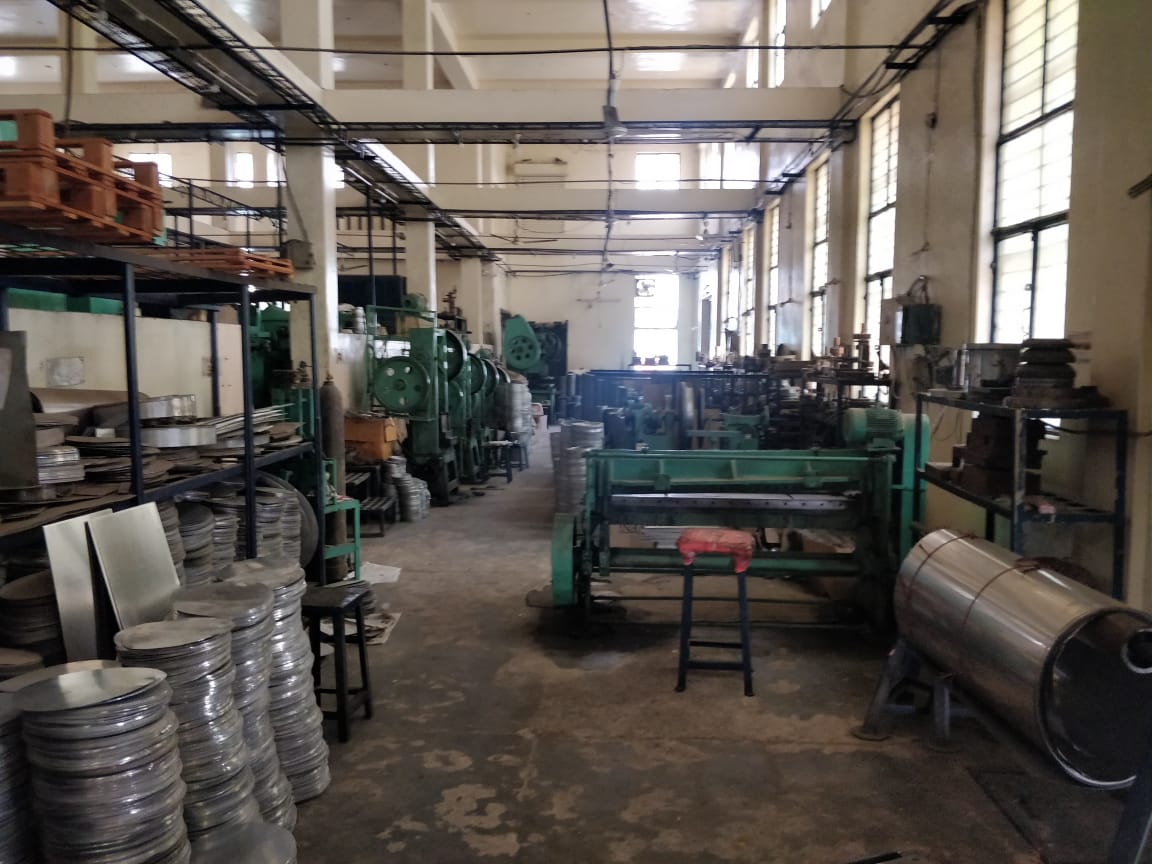 Manufacturer and Exporter of Kitchenware, Pizza Baking Utensils looking