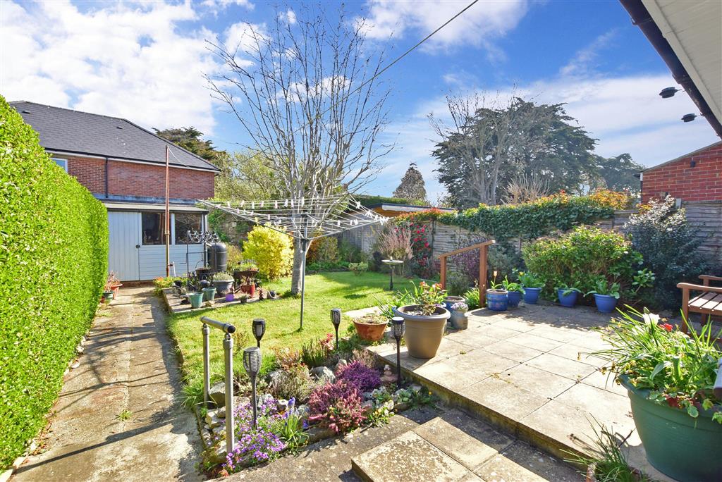 Dracaena Gardens, , Shanklin, Isle of Wight 2 bed £280,000 Pittis