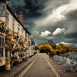 Breakfast on the severn