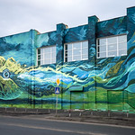 А Вы бы продолжали пользоваться пешеходным переходом, если бы на другой стороне Вас ждал гигантский головоногий моллюск? ;-)