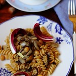 Fusilli con rag&ugrave; di radicchio tardivo, ceci e nocciole 6