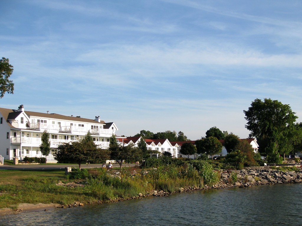 Photo Edgewater Resort Kris Nelson Photography