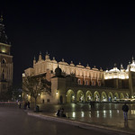 Krak&oacute;w at night