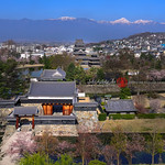 MATSUMOTO CASTLE, MATSUMOTO JO, A NATIONAL TREASURE, THE CITY OF MATSUMOTO, NAGANO-KEN, JAPAN / 松本城、国宝松本城、まつもとじょう、大天守、乾小天守、渡櫓、辰巳附櫓、月見櫓、三重の水掘で囲む縄張り、二の丸、三の丸、輪郭式、梯郭式、平城、1593年、五重六階、望楼型、連結式、石川数正、石川康長、複合式、埋門、太鼓門枡形、黒門・一の門・二の門、信州、松本市、長野県、日本