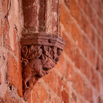 Kloster Chorin: Konsole unter einem Gew&ouml;lbeanf&auml;nger im Kreuzgang - Chorin Monastery: Corbel decorated with a pig supporting a vaulting shaft in the cloister