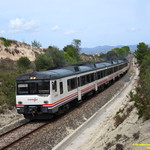 Tren de media distancia de Renfe (L&iacute;nea X&agrave;tiva-Alcoi) a su paso por MONTAVERNER (Valencia)