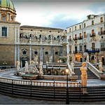 Fontaine Pr&eacute;toria et Chiesa di San Giuseppe dei Padri, piazza Pr&eacute;toria, Palermo, Sicilia, Italia