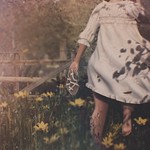 ♡ Nelipot (n.) - one who walks barefoot ♡