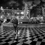 La Dame, le Cavalier et l'&eacute;chiquier g&eacute;ant.