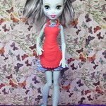 (2017) Monster Family Frankie